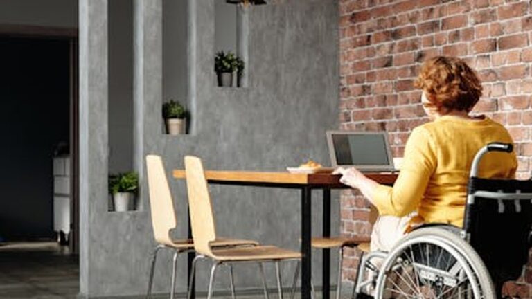 Combating Back Pain: Ergonomic Tips for Working from Home This Fall - Health and wellness