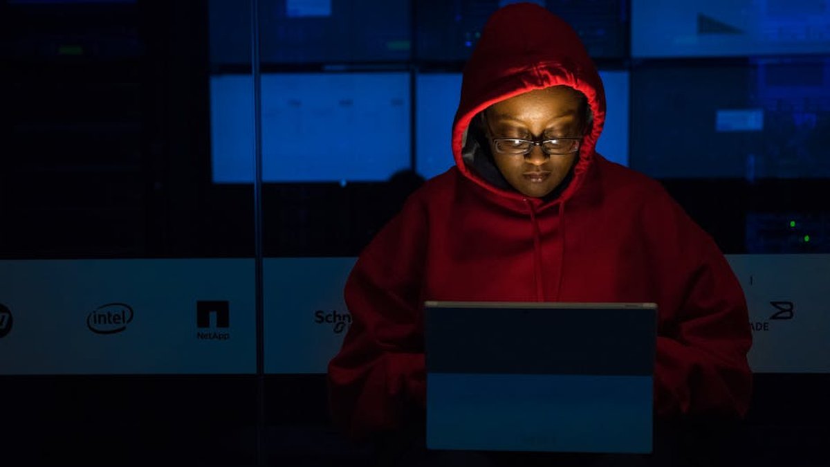 Combating Digital Eye Strain: Protecting Your Vision in the Age of Screens - Health and wellness
