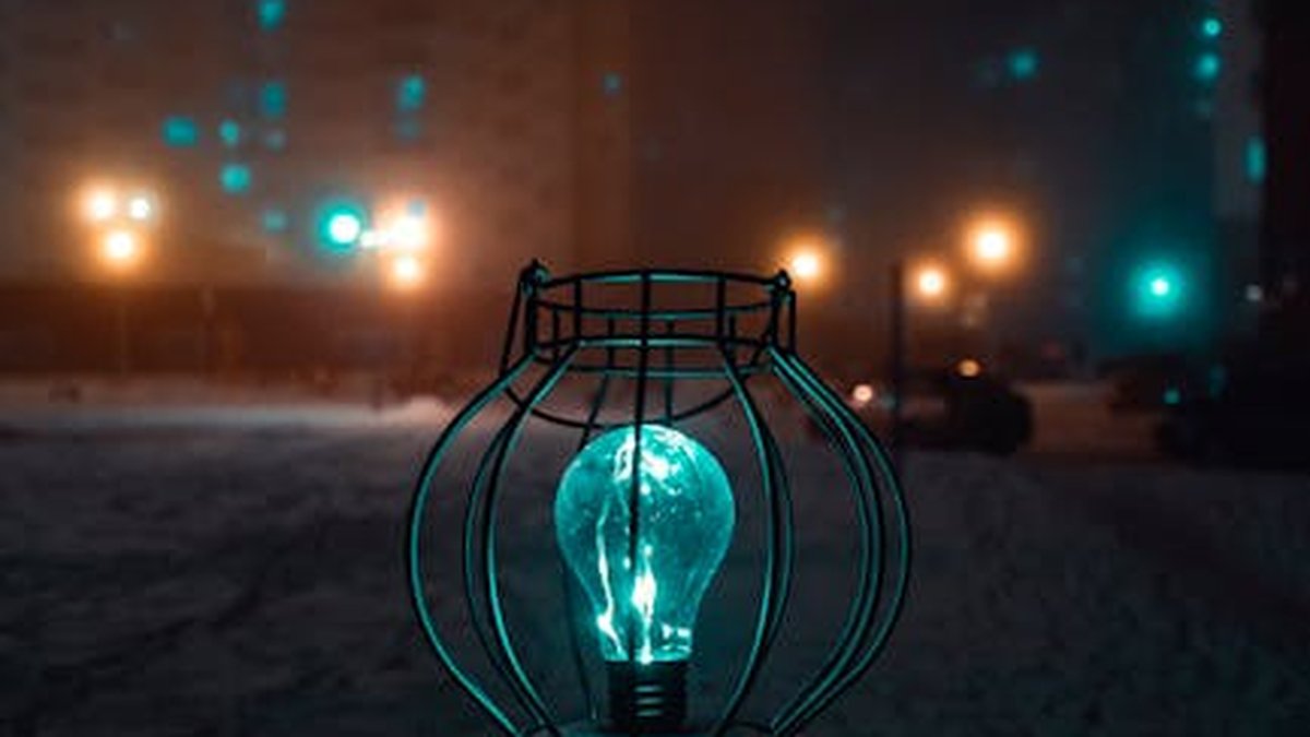 Combating Seasonal Affective Disorder (SAD): Light Therapy and Mood Boosting Strategies - Health and wellness
