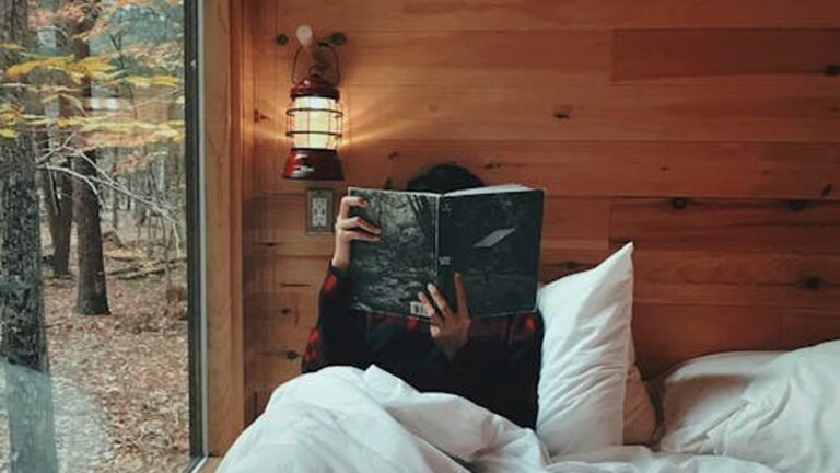 Decoding Sleep Cycles: Optimizing Your Sleep Schedule for Fall's Shorter Days - Health and wellness