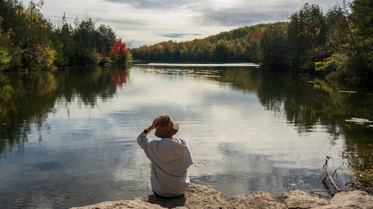 Leaf Peeping & Lung Power: Outdoor Cardio for Respiratory Health This Fall - Health and wellness