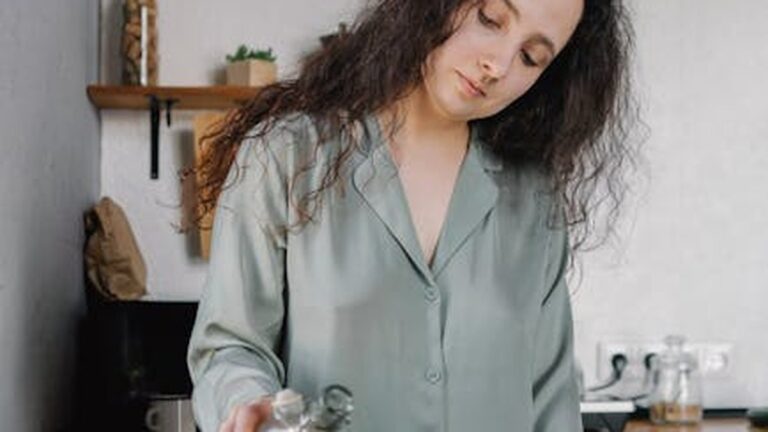 Managing Anxiety During the Holiday Rush: Practical Tips and Coping Mechanisms - Health and wellness