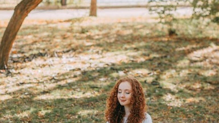 Managing Chronic Pain in Autumn: Natural Remedies and Lifestyle Adjustments - Health and wellness