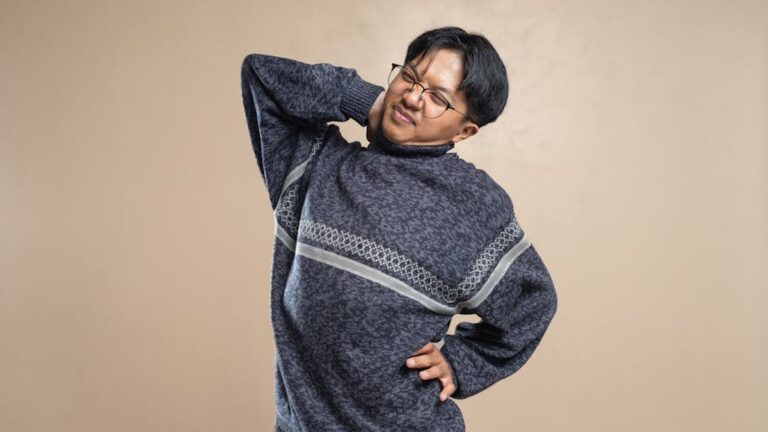 Managing Chronic Pain in the Cooler Months: Tips for Staying Active and Comfortable - Health and wellness