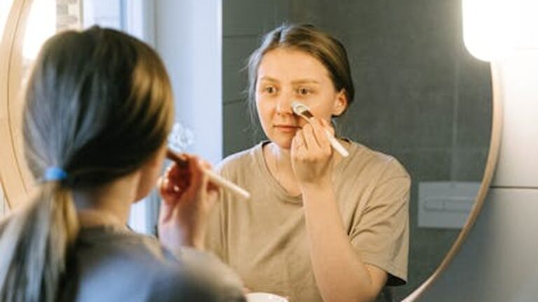 Managing Eczema Flare-Ups in the Dry Autumn Air: Skincare Tips and Treatment Options - Health and wellness