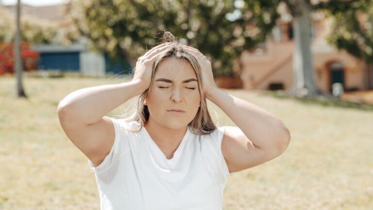 Managing Migraines with Mindfulness: A Practical Guide for Stressful Times - Health and wellness