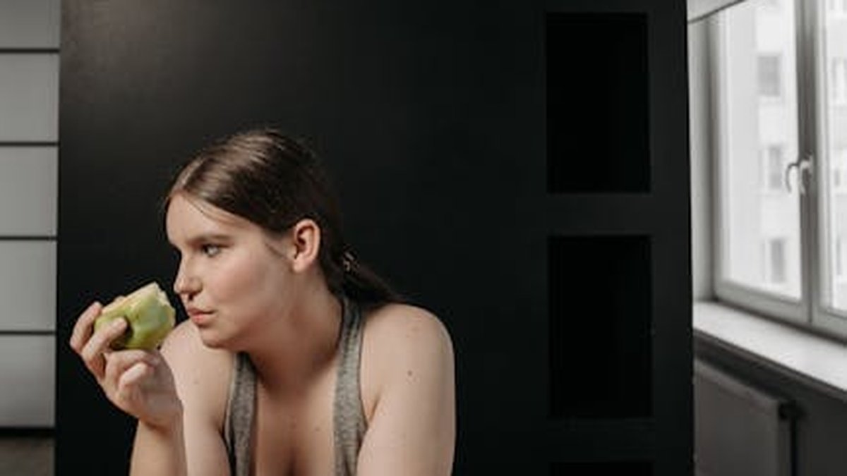 Mindful Eating for the Holidays: Preventing Overeating During Festivities - Health and wellness