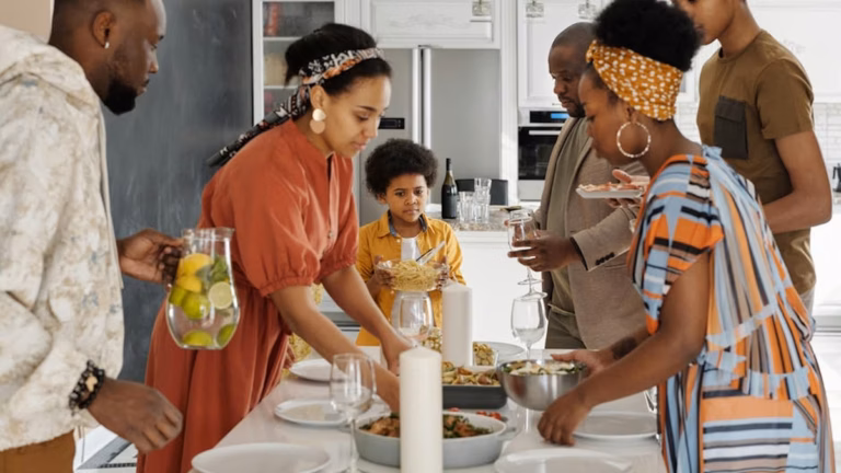 Navigating Food Allergies During the Holidays: A Comprehensive Guide - Health and wellness