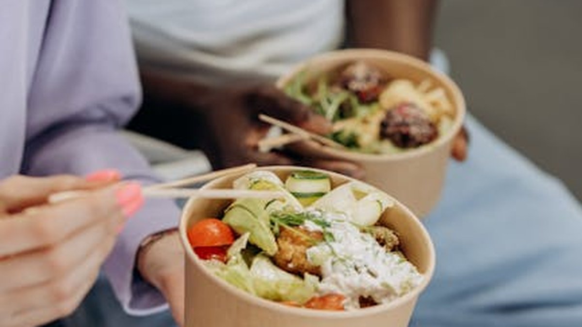 Navigating Holiday Eating: Healthy Strategies for October Festivities - Health and wellness