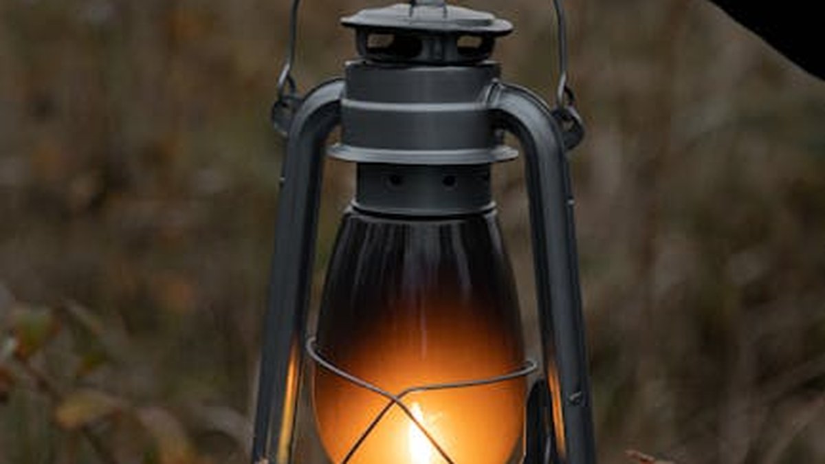 Seasonal Affective Disorder (SAD) Survival Kit: Light Therapy & Mood-Boosting Strategies for Autumn - Health and wellness