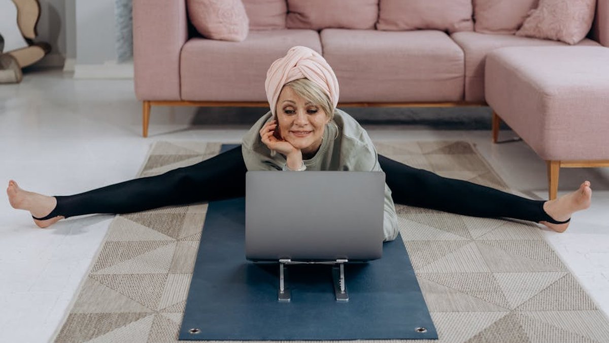 Tech Neck 2.0: 2025's Best Ergonomic Solutions for WFH Setups - Health and wellness