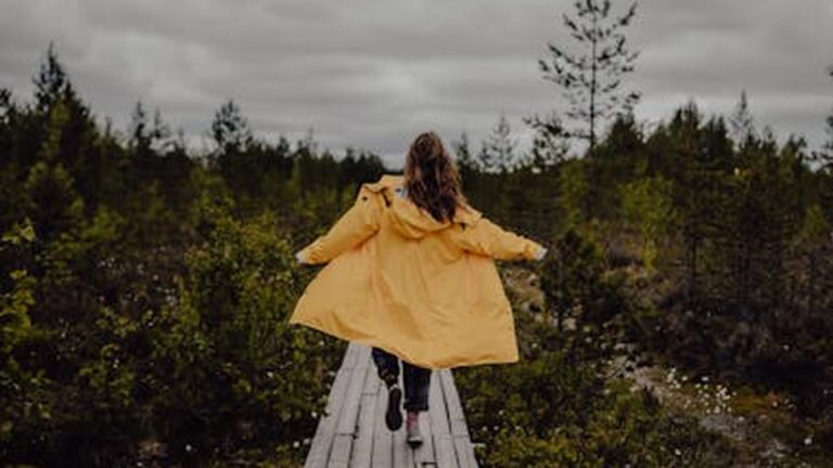 Trail Running for Mental Clarity: How Outdoor Fitness Can Combat October Stress - Health and wellness