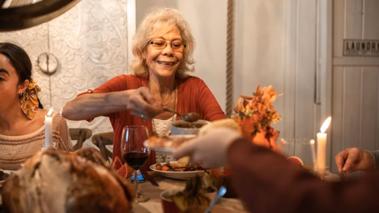 Mindful Eating for the Holidays: Avoiding Overindulgence and Cultivating Gratitude - Health and wellness